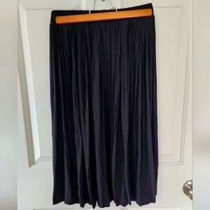Aritzia pleated skirt, black size small